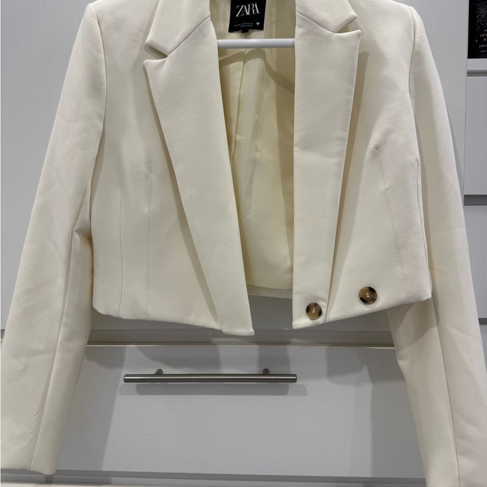 Zara Women's Off-White Cropped Blazer